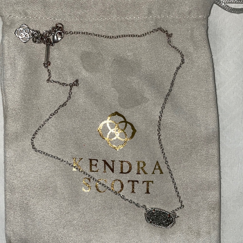 Kendra Scott necklace